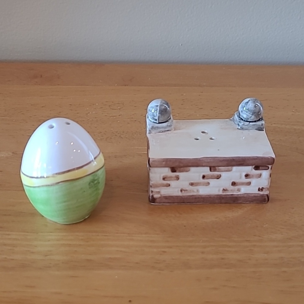 VINTAGE Ceramic Humpty Dumpty Egg Sitting On A Wall Salt And Pepper Shaker Set - Picture 8 of 16